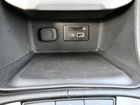 Certified 2023 GMC Acadia SLT image 28