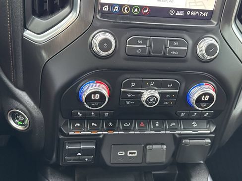 Used 2020 GMC Sierra 1500 AT4 w/ AT4 Premium Package AWD/4WD image 18