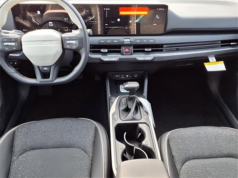 New 2025 Kia K4 GT-Line image 5