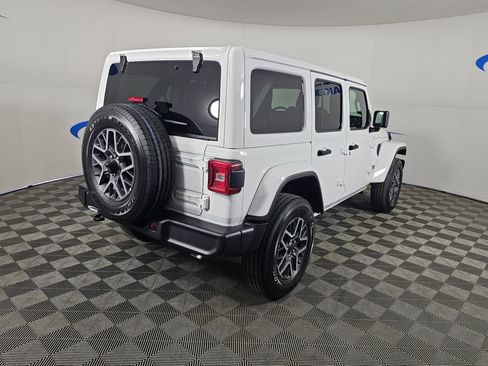 Used 2025 Jeep Wrangler Unlimited Sahara AWD/4WD image 14