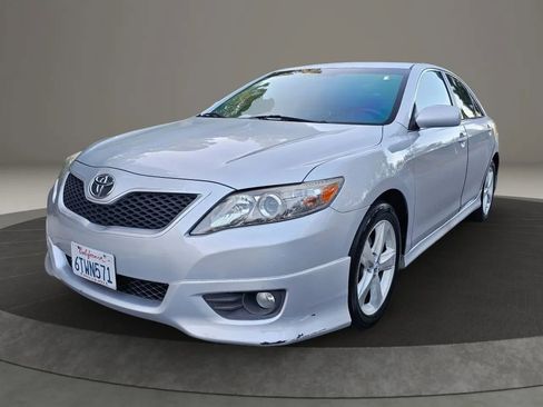 Used 2011 Toyota Camry SE image 1
