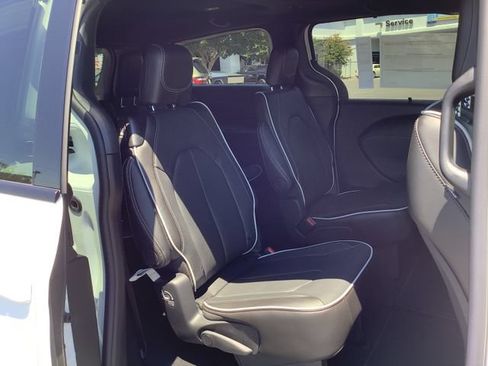 New 2027 Chrysler Pacifica Limited w/ S Appearance Package FWD image 33