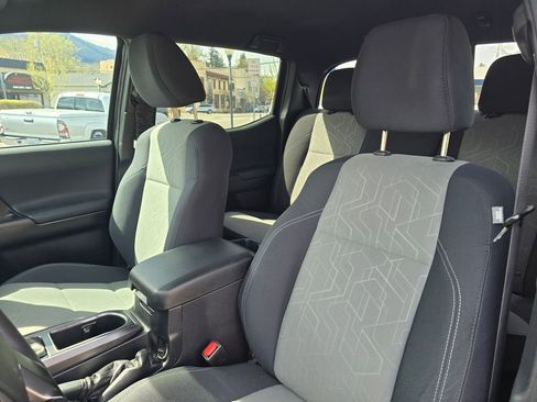 Used 2021 Toyota Tacoma TRD Off-Road w/ Technology Package image 21