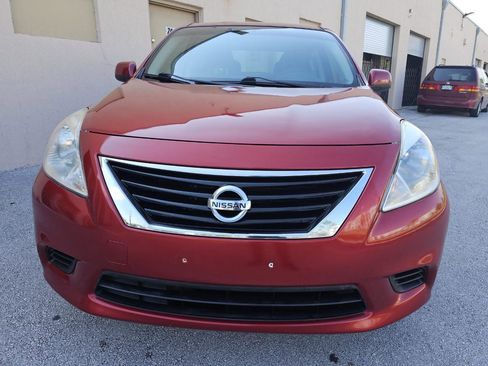 Used 2013 Nissan Versa SV FWD image 20