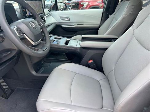 Certified 2026 Toyota Sienna XLE FWD image 11