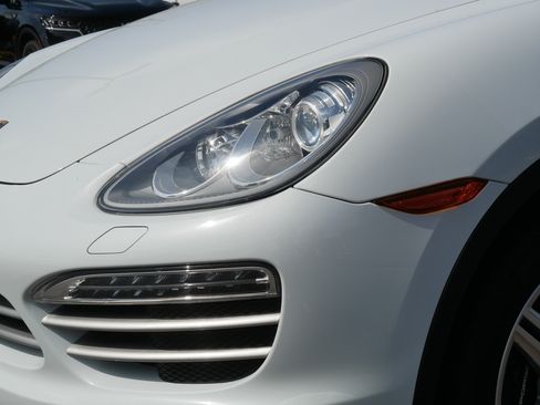 Used 2014 Porsche Cayenne Platinum Edition AWD/4WD image 10