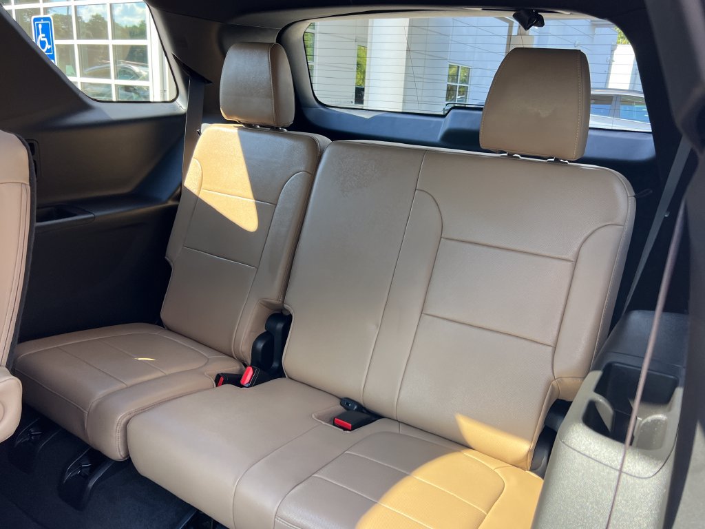 Used 2023 Chevrolet Traverse Premier FWD image 20