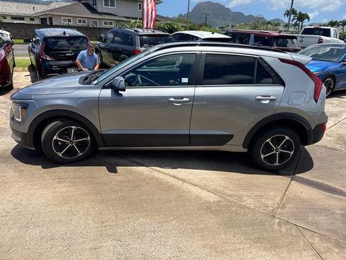 Used 2025 Kia Niro EX FWD image 4