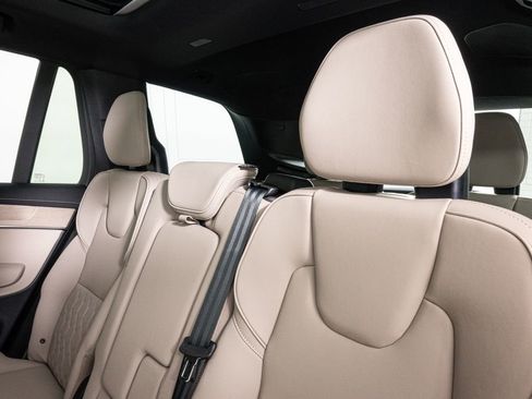 New 2026 Volvo XC90 B6 Plus w/ Protection Package Premier image 12