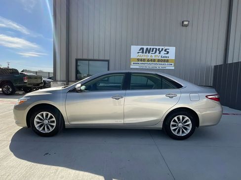 Used 2015 Toyota Camry LE image 6