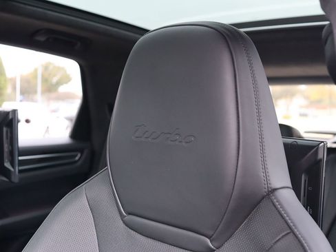 Used 2020 Porsche Cayenne Turbo image 40