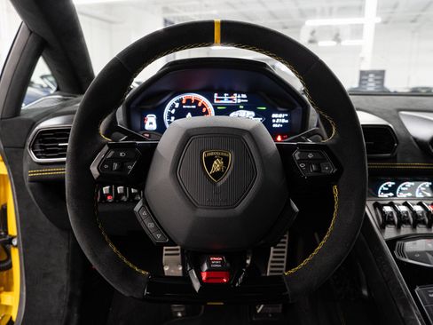Used 2019 Lamborghini Huracan Performante image 21