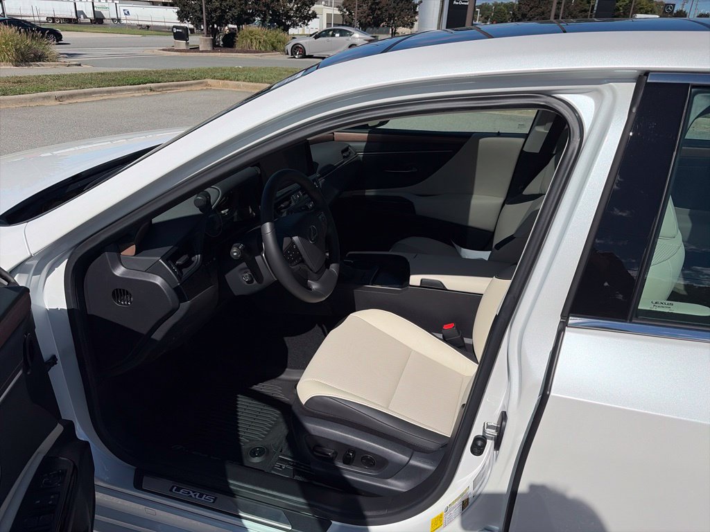 Used 2025 Lexus ES 350 w/ Premium Package FWD image 7