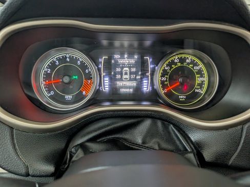 Used 2015 Jeep Cherokee Latitude w/ Cold Weather Group image 9