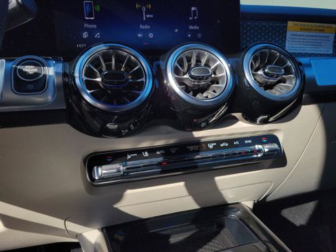 Certified 2025 Mercedes-Benz GLB 250 image 30