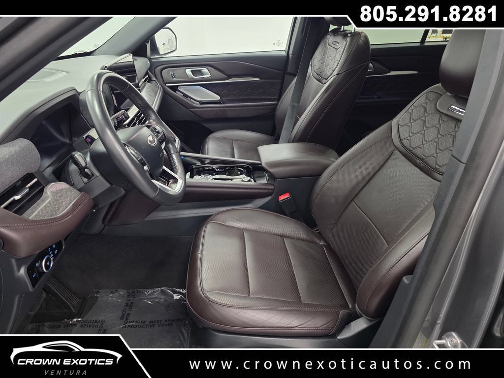 Used 2025 Ford Explorer Platinum w/ LUX Leather Package AWD/4WD image 27
