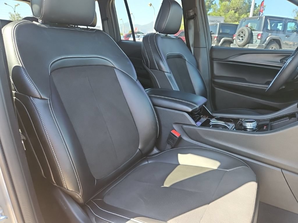Used 2023 Jeep Grand Cherokee Altitude AWD/4WD image 22