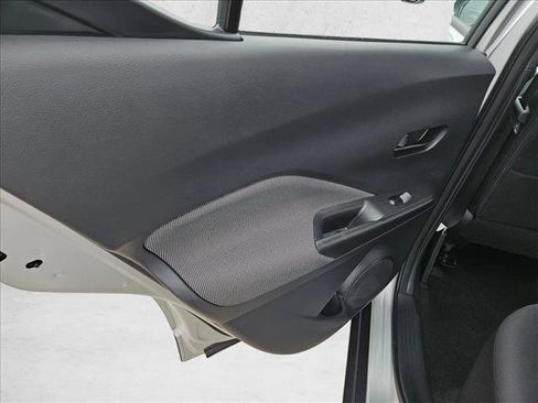 Used 2018 Nissan Kicks S image 11