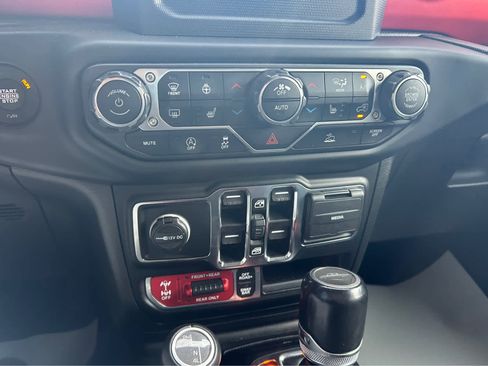 Used 2021 Jeep Gladiator Rubicon w/ LED Lighting Group image 27