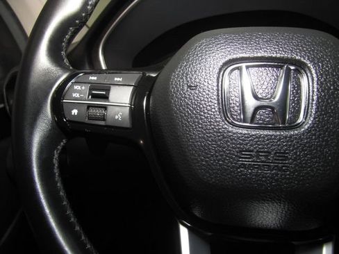 Used 2025 Honda Pilot EX-L image 5