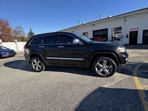 Used 2013 Jeep Grand Cherokee Overland image 8