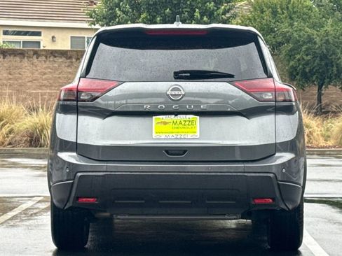 Used 2025 Nissan Rogue SV image 11
