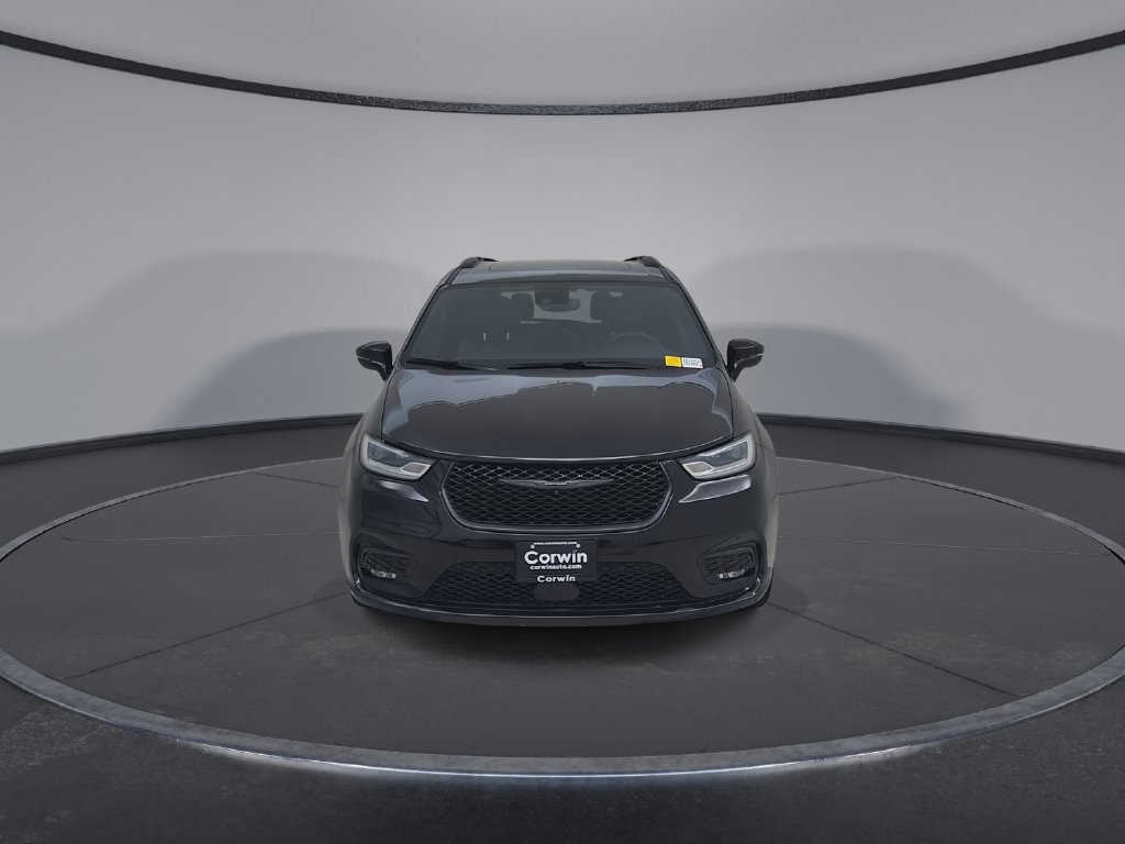Certified 2025 Chrysler Pacifica Limited FWD image 6