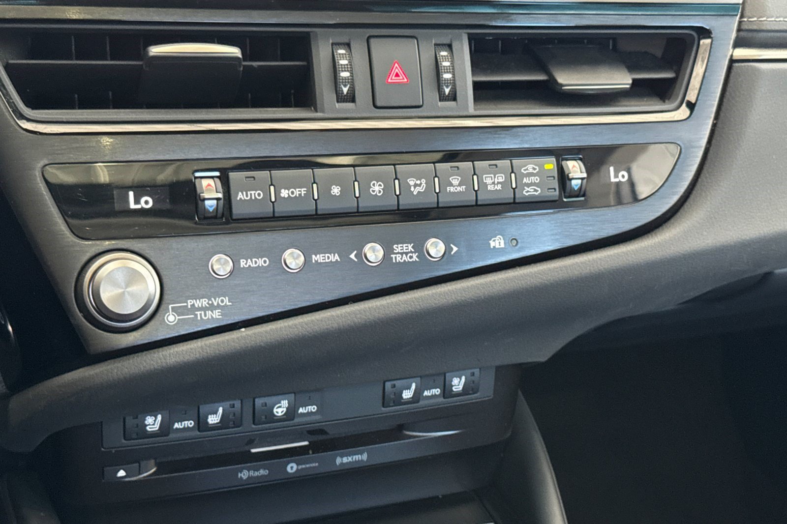 Certified 2022 Lexus ES 300h w/ Premium Package FWD image 26