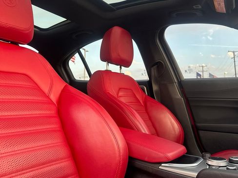 Used 2022 Alfa Romeo Giulia Veloce RWD image 29