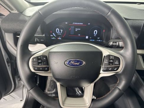 Used 2026 Ford Explorer Active AWD/4WD image 11