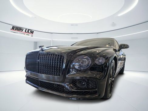 Used 2023 Bentley Flying Spur W12 image 4