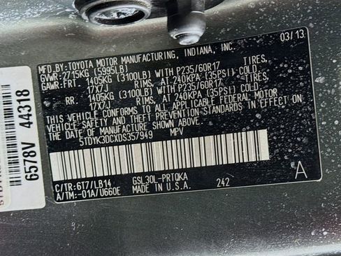 Used 2013 Toyota Sienna XLE image 32