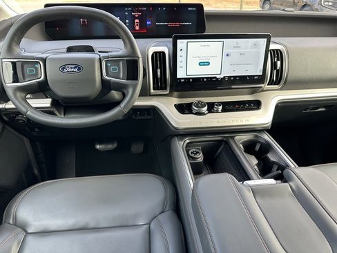 Used 2025 Ford Expedition Max Active image 4