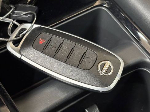 Used 2025 Nissan Pathfinder SV FWD image 27