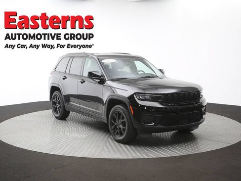 Used 2025 Jeep Grand Cherokee Altitude AWD/4WD image 50