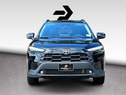Used 2026 Toyota Corolla Cross XLE FWD image 3