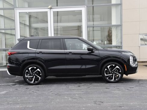 Used 2024 Mitsubishi Outlander SE image 7