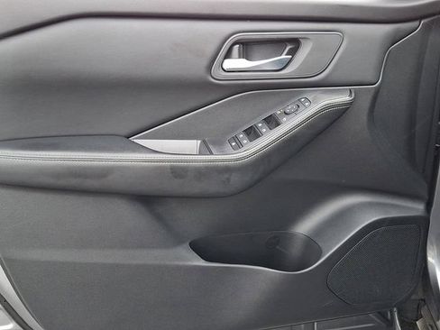 Used 2024 Nissan Rogue SV AWD/4WD image 14