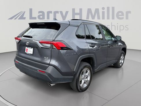 Used 2025 Toyota RAV4 XLE AWD/4WD image 5