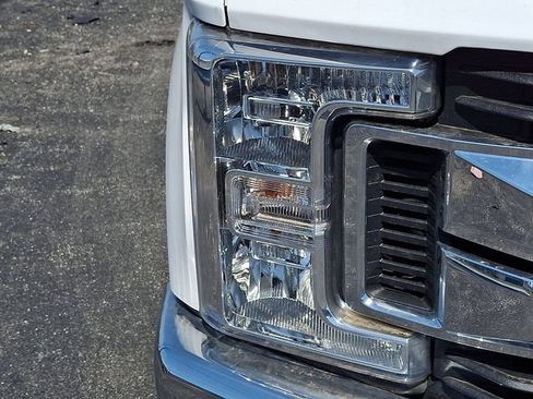 Used 2019 Ford F250 XL w/ STX Appearance Package RWD image 8
