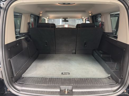 Used 2008 Jeep Commander Sport AWD/4WD image 29