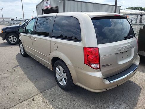 Used 2014 Dodge Grand Caravan SE w/ Quick Order Package 29E SE FWD image 2