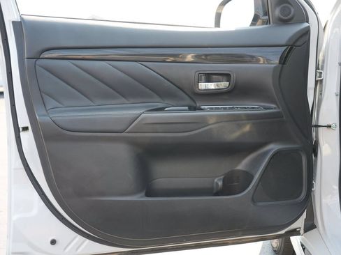 Used 2018 Mitsubishi Outlander GT AWD/4WD image 13