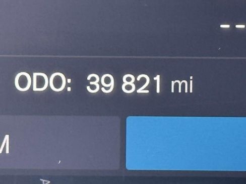 Certified 2023 Volvo XC40 B5 Plus w/ Driver Assist Package image 24