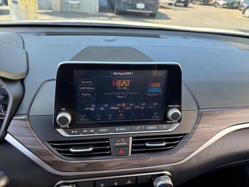 Used 2025 Nissan Altima 2.5 SV FWD image 20