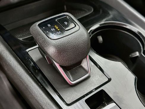 Used 2025 Nissan Rogue SV AWD/4WD image 24