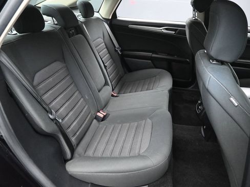 Used 2020 Ford Fusion SE FWD image 31