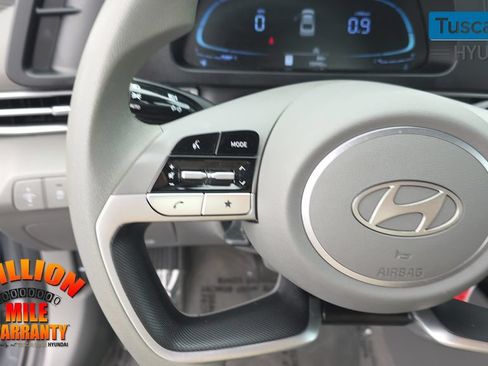 Used 2024 Hyundai Elantra SE FWD image 16
