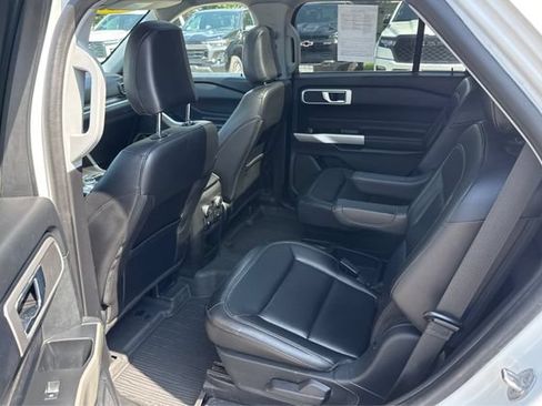 Used 2021 Ford Explorer XLT w/ Equipment Group 202A AWD/4WD image 10