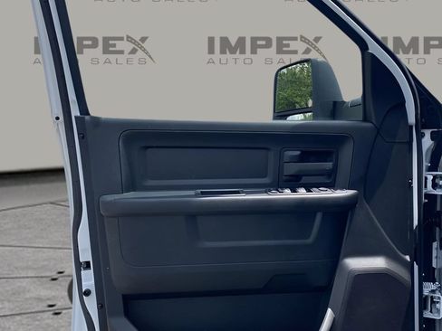 Used 2024 RAM 5500 Tradesman w/ Chrome Appearance Group AWD/4WD image 10